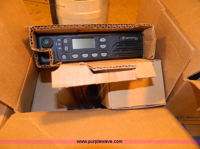 image for item Y9200 Motorola radios and handheld radios