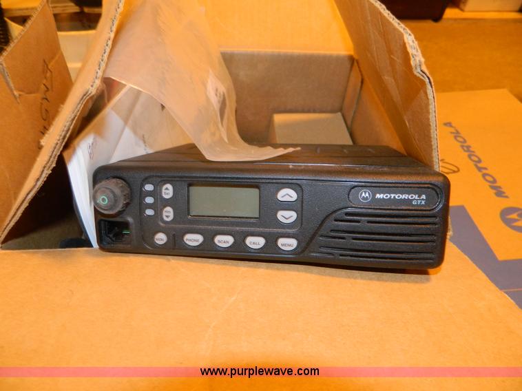 image for item Y9200 Motorola radios and handheld radios