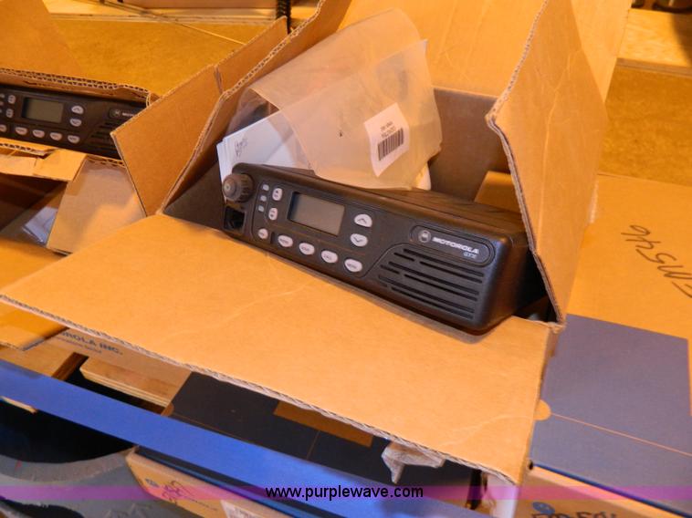 image for item Y9200 Motorola radios and handheld radios