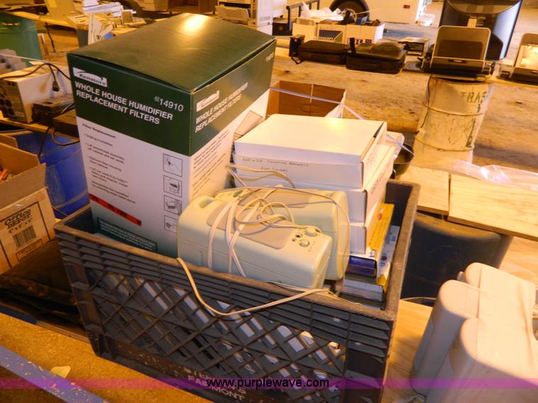 image for item Y9203 Assorted radio equipment