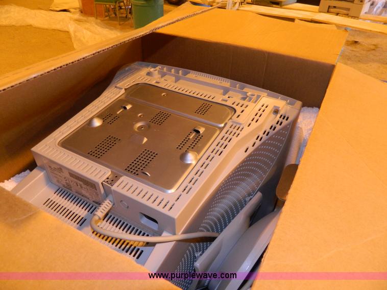 image for item Y9203 Assorted radio equipment