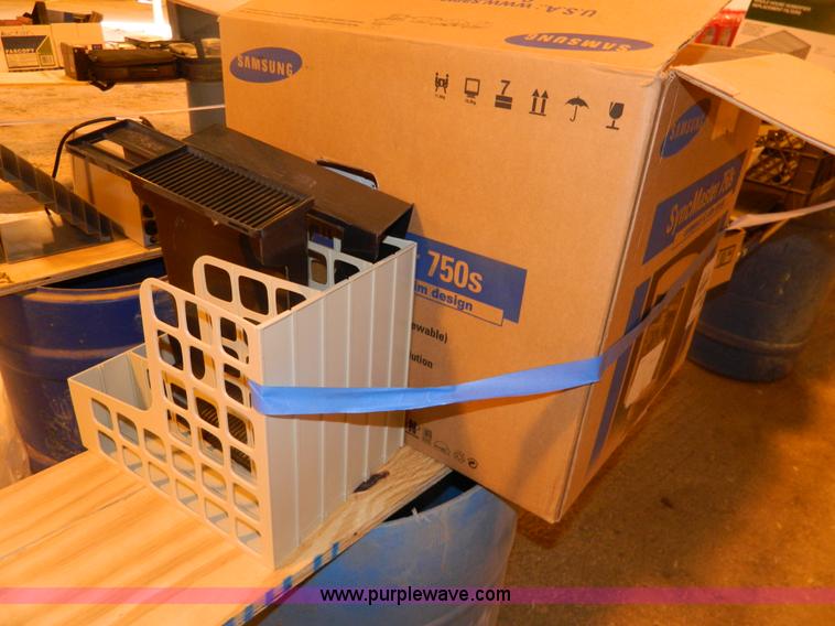 image for item Y9203 Assorted radio equipment