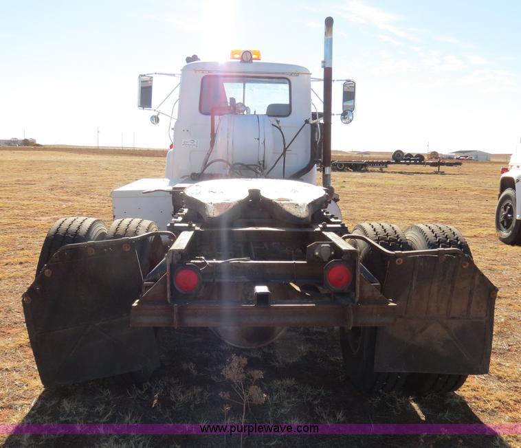 image for item B4545 1984 Mack R600 semi truck