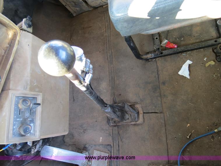 image for item B4545 1984 Mack R600 semi truck