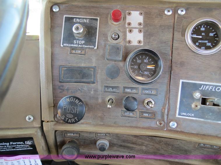 image for item B4545 1984 Mack R600 semi truck