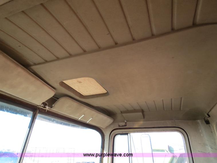 image for item B4545 1984 Mack R600 semi truck