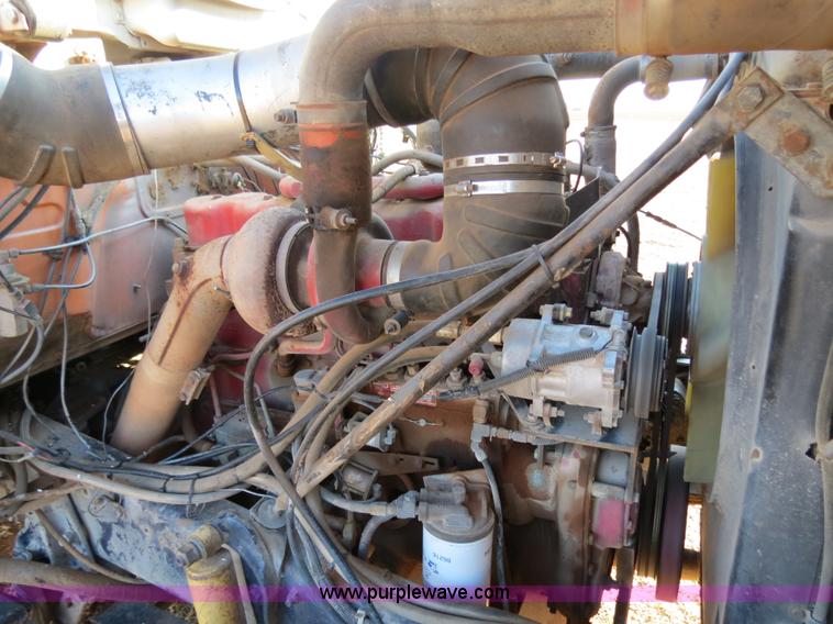 image for item B4545 1984 Mack R600 semi truck