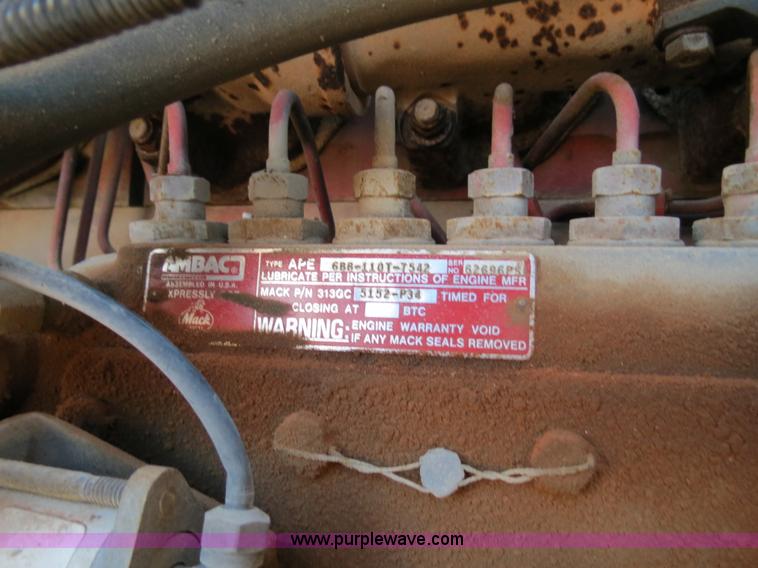 image for item B4545 1984 Mack R600 semi truck