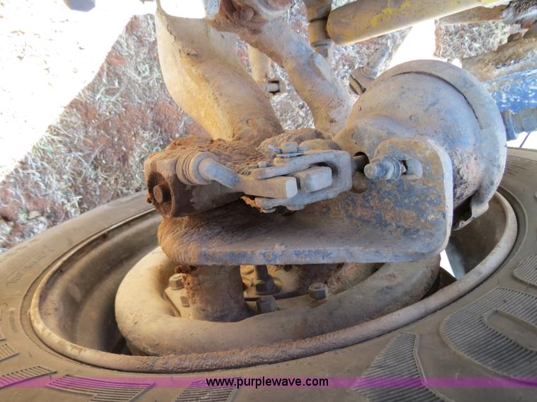 image for item B4545 1984 Mack R600 semi truck