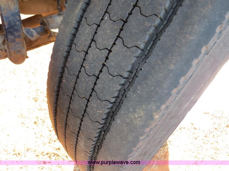 image for item B4545 1984 Mack R600 semi truck