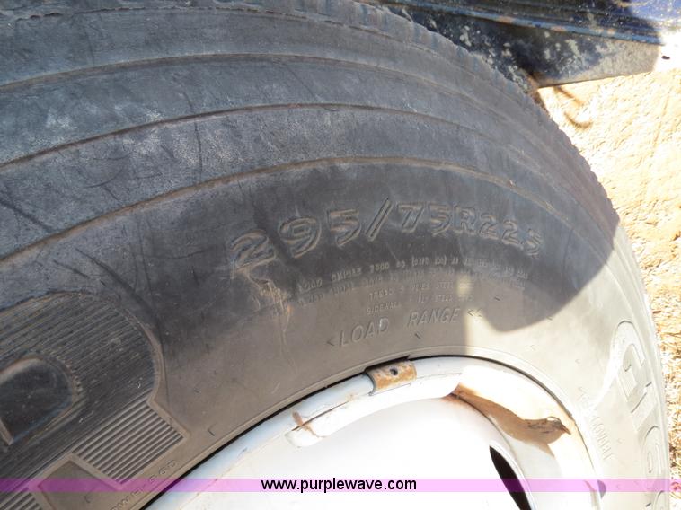 image for item B4545 1984 Mack R600 semi truck