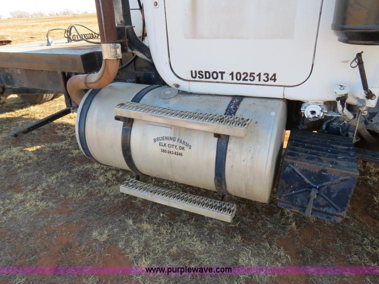 image for item B4545 1984 Mack R600 semi truck