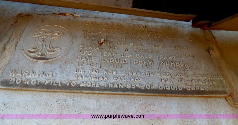 image for item B4545 1984 Mack R600 semi truck