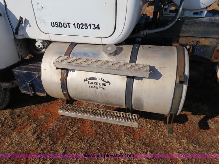 image for item B4545 1984 Mack R600 semi truck