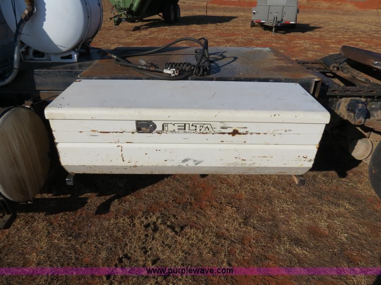 image for item B4545 1984 Mack R600 semi truck