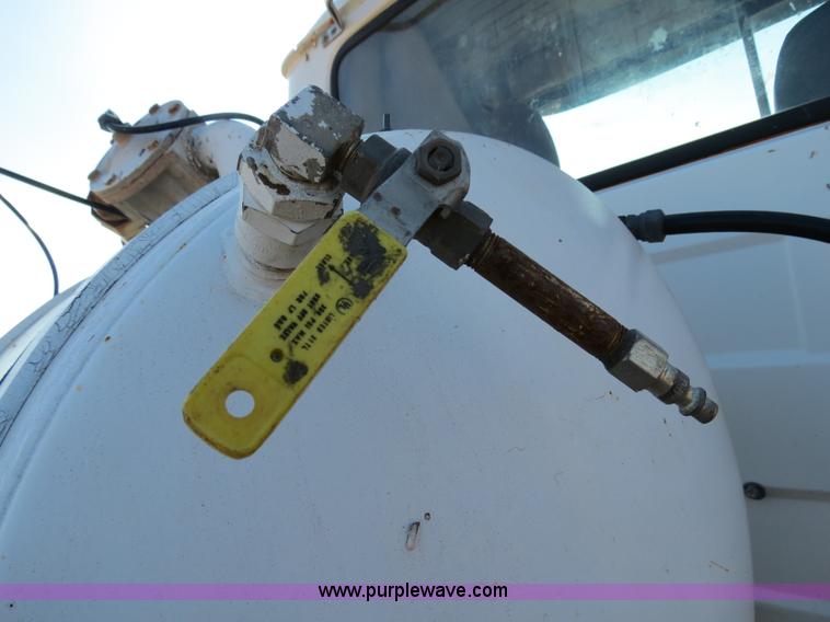 image for item B4545 1984 Mack R600 semi truck