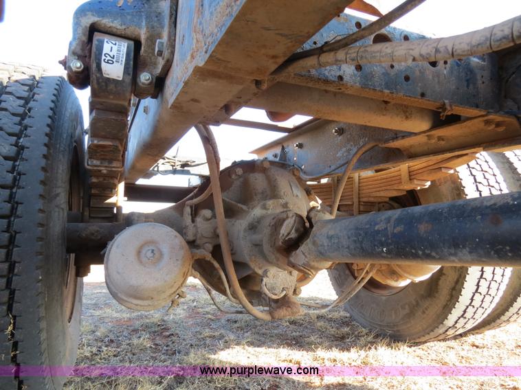 image for item B4545 1984 Mack R600 semi truck