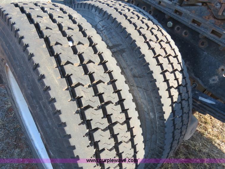 image for item B4545 1984 Mack R600 semi truck