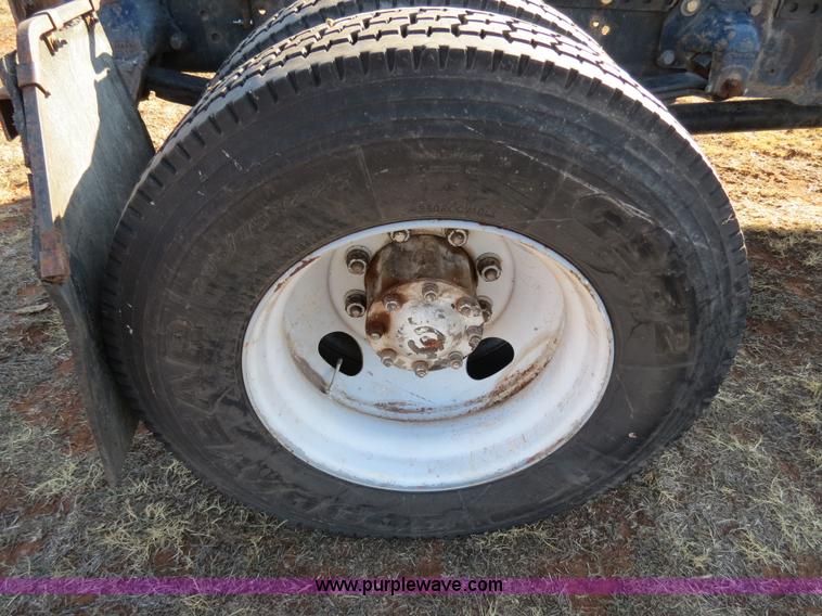 image for item B4545 1984 Mack R600 semi truck