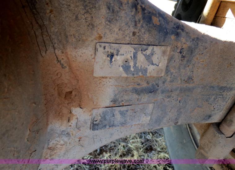 image for item B4545 1984 Mack R600 semi truck