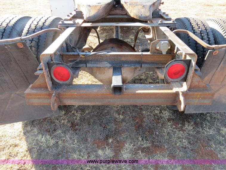 image for item B4545 1984 Mack R600 semi truck