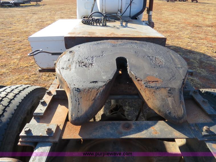 image for item B4545 1984 Mack R600 semi truck