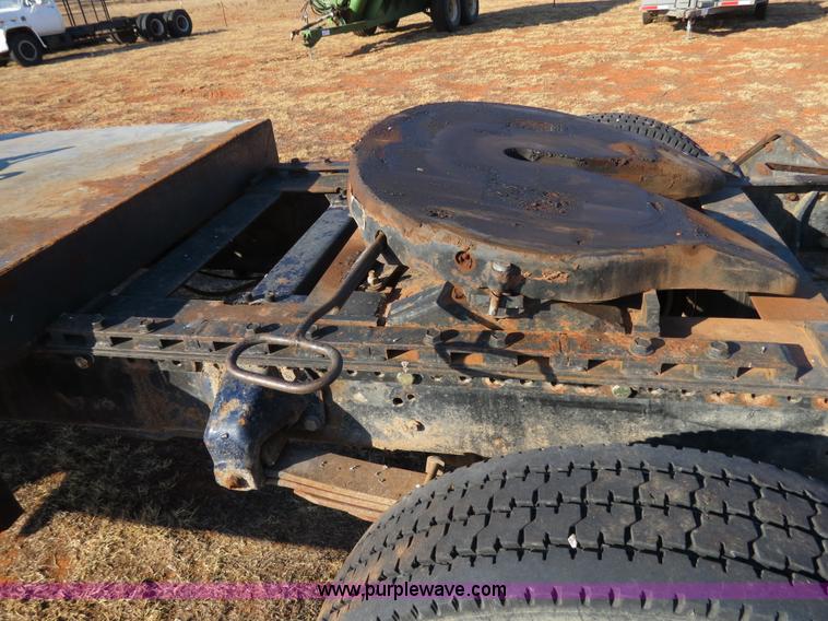 image for item B4545 1984 Mack R600 semi truck