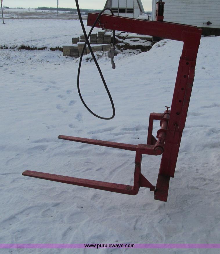 image for item D7017 2002 Wayne Cargomaster portable forklift system