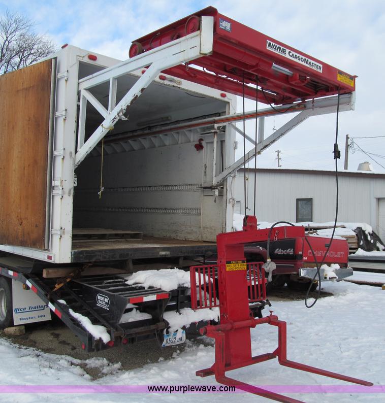 image for item D7017 2002 Wayne Cargomaster portable forklift system