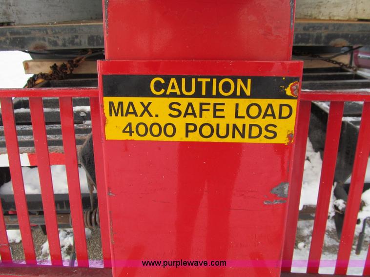 image for item D7017 2002 Wayne Cargomaster portable forklift system