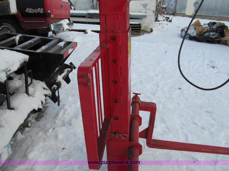 image for item D7017 2002 Wayne Cargomaster portable forklift system