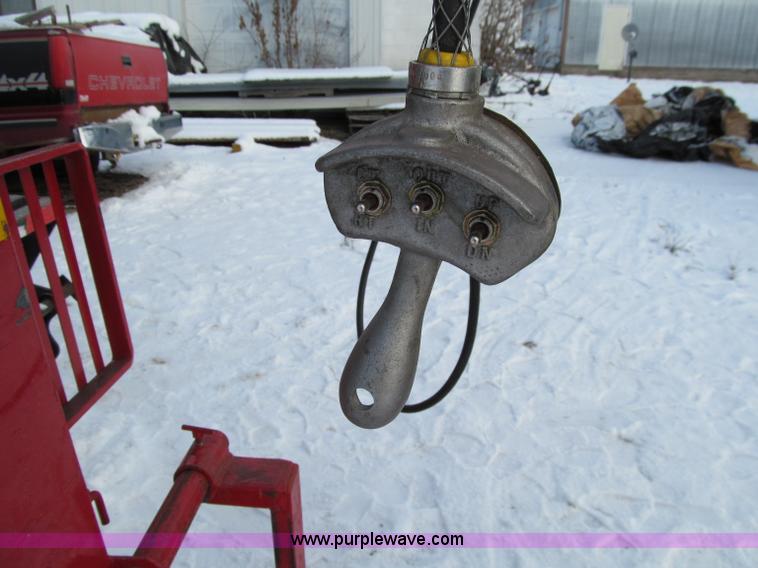 image for item D7017 2002 Wayne Cargomaster portable forklift system