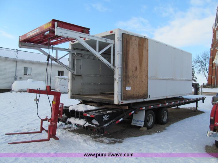 image for item D7017 2002 Wayne Cargomaster portable forklift system