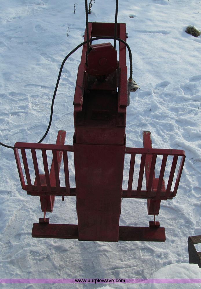 image for item D7017 2002 Wayne Cargomaster portable forklift system