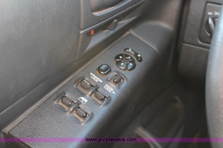 image for item E2794 2002 Dodge Durango SXT SUV