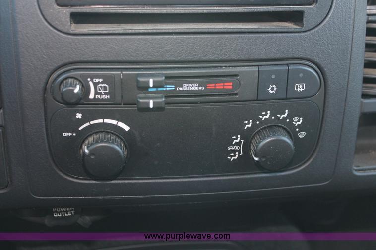 image for item E2794 2002 Dodge Durango SXT SUV