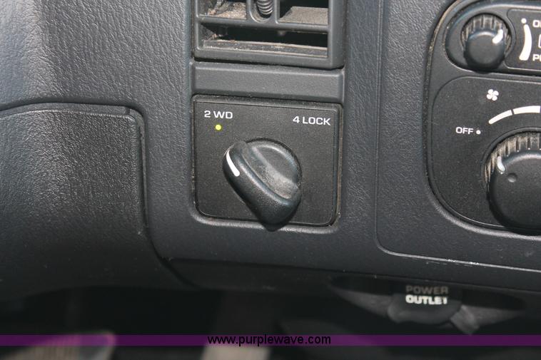 image for item E2794 2002 Dodge Durango SXT SUV