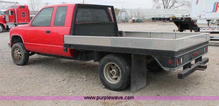 image for item E2800 1992 Chevrolet 3500 extended cab flatbed truck