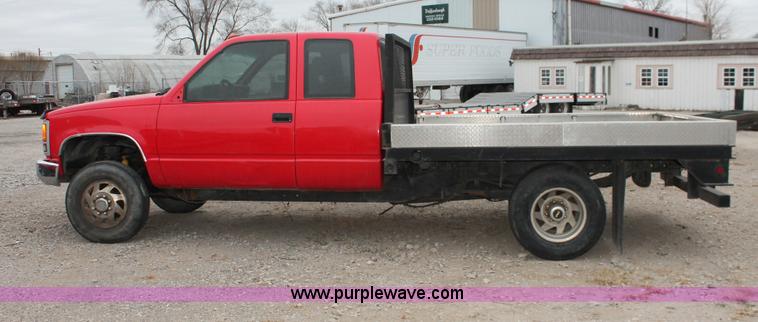 image for item E2800 1992 Chevrolet 3500 extended cab flatbed truck