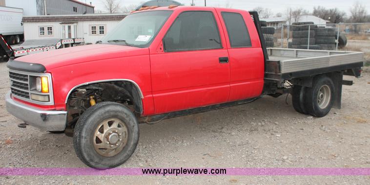 image for item E2800 1992 Chevrolet 3500 extended cab flatbed truck
