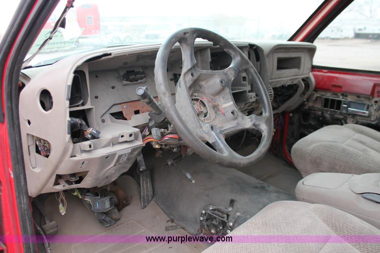 image for item E2800 1992 Chevrolet 3500 extended cab flatbed truck