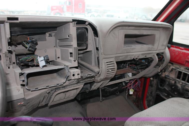 image for item E2800 1992 Chevrolet 3500 extended cab flatbed truck