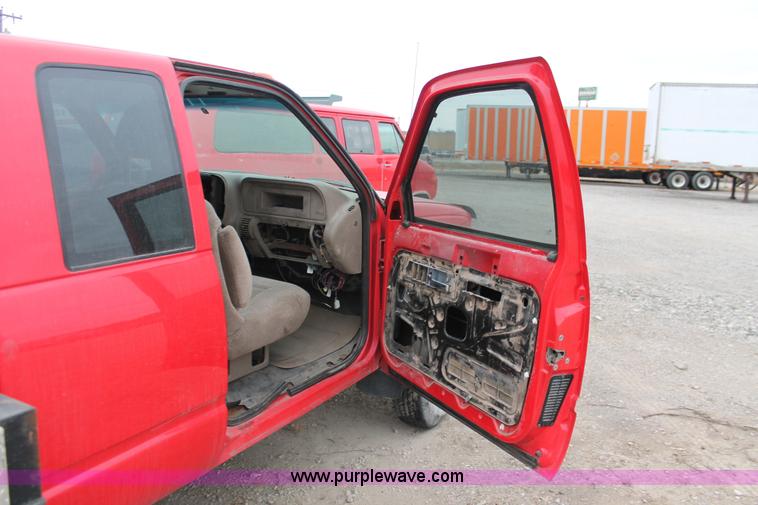 image for item E2800 1992 Chevrolet 3500 extended cab flatbed truck