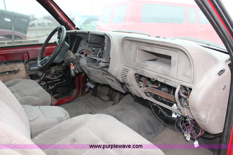 image for item E2800 1992 Chevrolet 3500 extended cab flatbed truck