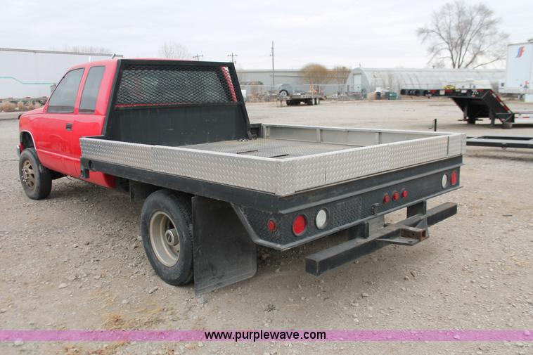 image for item E2800 1992 Chevrolet 3500 extended cab flatbed truck
