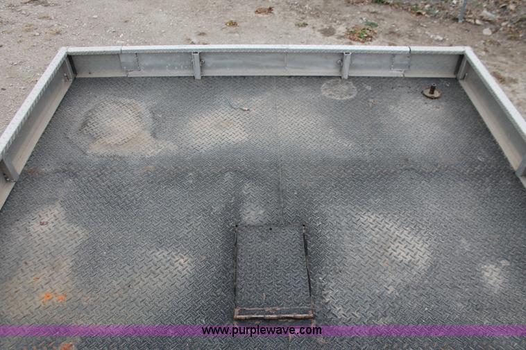 image for item E2800 1992 Chevrolet 3500 extended cab flatbed truck