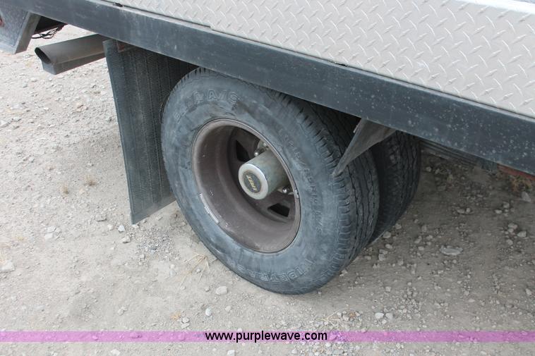 image for item E2800 1992 Chevrolet 3500 extended cab flatbed truck