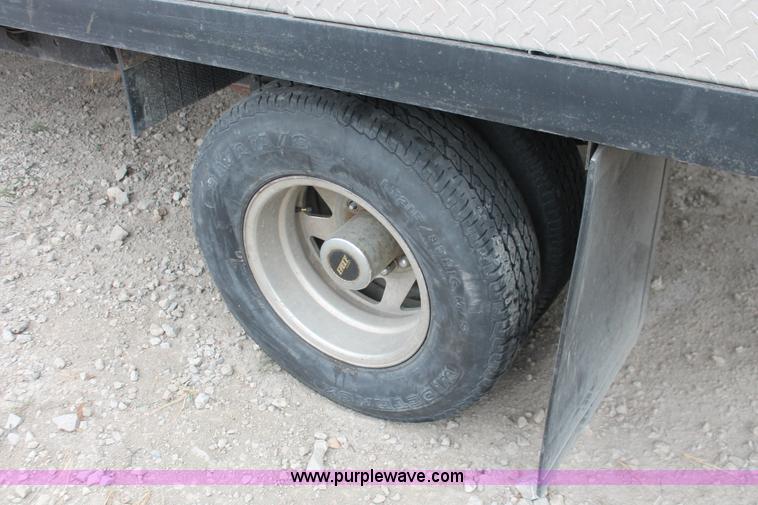 image for item E2800 1992 Chevrolet 3500 extended cab flatbed truck