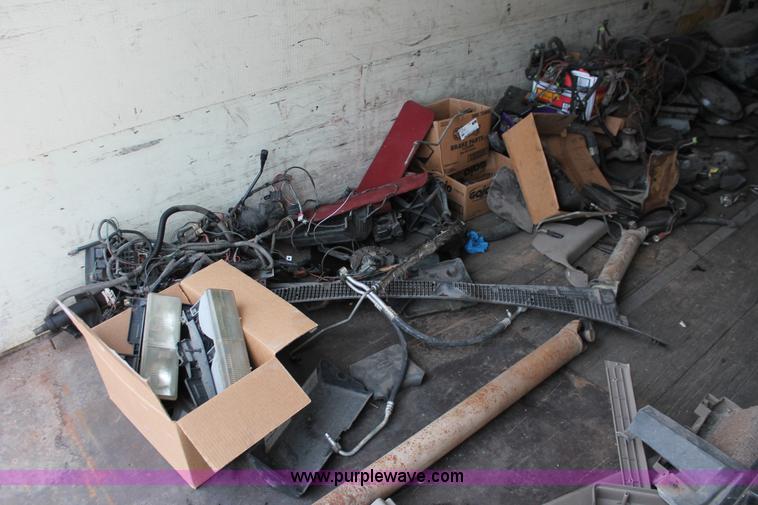 image for item E2800 1992 Chevrolet 3500 extended cab flatbed truck