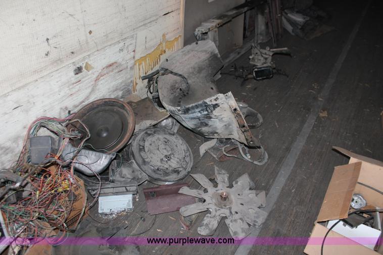 image for item E2800 1992 Chevrolet 3500 extended cab flatbed truck